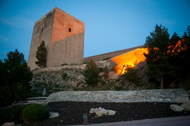 PAQUETE VISITA GUIADA NOCTURNA: ATARDECER EN EL CASTILLO DE LORCA: UN VIAJE INOLVIDABLE AL CORAZN DE LA HISTORIA + CENA EN LAS CABALLERIZAS