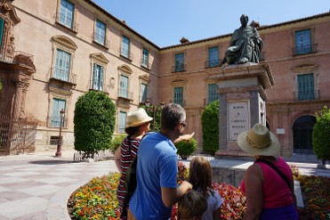 GYMKHANA FAMILIAR Y CULTURAL POR MURCIA. DESCUBRE MURCIA DE UNA MANERA MUY DIVERTIDA GYMKHANA FAMILIAR Y CULTURAL POR MURCIA. DESCUBRE MURCIA DE UNA MANERA MUY DIVERTIDA