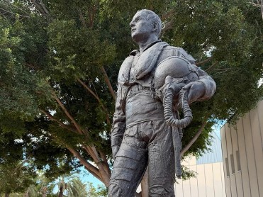 MONUMENTO PILOTO PATRULLA �GUILA