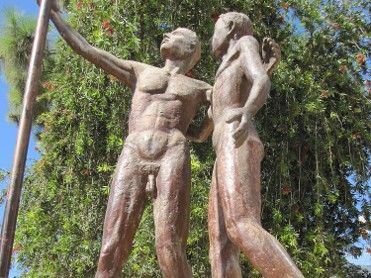 ESCULTURA PUERTA AL FUTURO