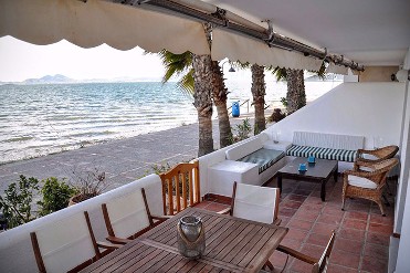 BUNGALOW PRIMERA LINEA DE MAR EN LA MANGA DEL MAR MENOR