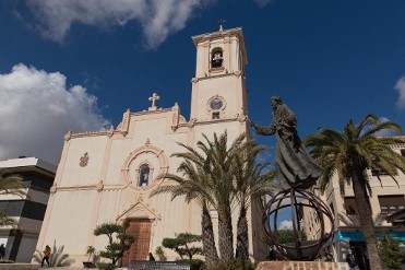 IGLESIA PARROQUIAL DE SAN FRANCISCO JAVIER Y PLAZA DE ESPA�A