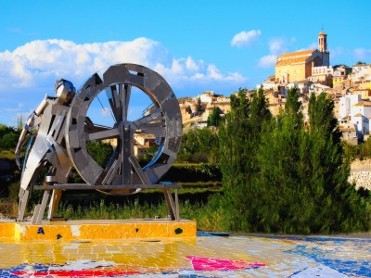 ESCULTURA D�NDOLE A LA RUEDA