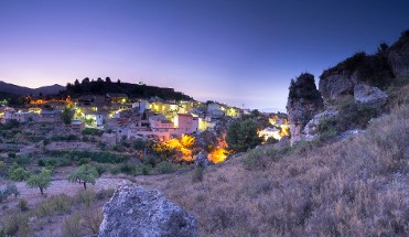 EL BERRO: LA PUERTA DE SIERRA ESPU�A (ESPA�OL)