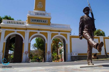 ESCULTURA HOMENAJE AL INFANTE DE MARINA