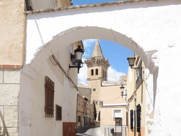 Arco de los Reyes Católicos - Hornacina de San Blas Arco de los Reyes Católicos - Hornacina de San Blas