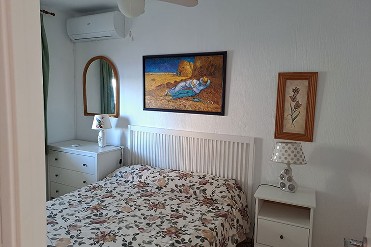 COSY FLAT WITH A LARGE TERRACE FACING THE SEE