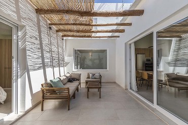 AGRADABLE CASA CON PATIO