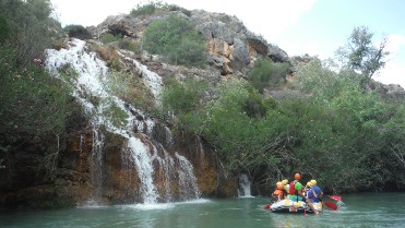 RAFTING EN EL CA��N DE ALMADENES CON VISITA A DOS CUEVAS, ARTE RUPESTRE Y REP. FOTOGR�FICO